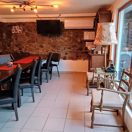 De Inchiriat La Inn Dubova